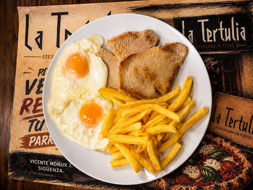 Lomo, huevos y patatas de La Tertulia